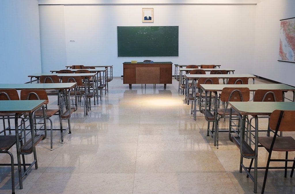 SMS Broadcast untuk komunikasi sekolah dan lembaga pendidikan