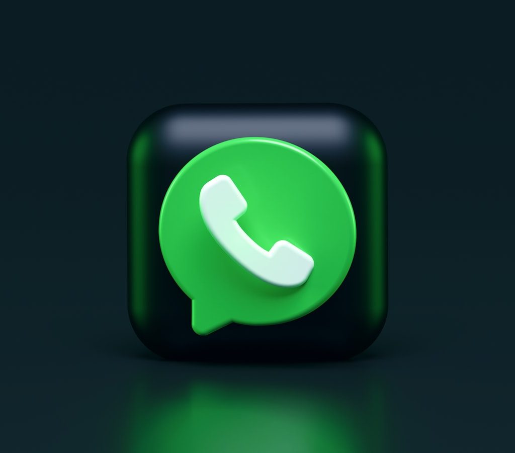 Kode OTP verifikasi di smartphone lewat WhatsApp dan SMS